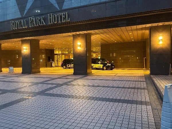 ロイヤルパークホテル地下駐車場 の写真 1