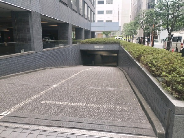 一ツ橋センタービル駐車場 の写真 2