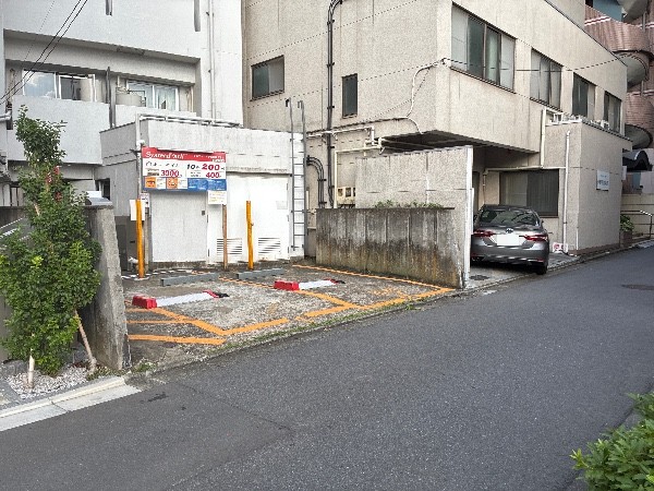 システムパーク 西新宿5丁目 の写真 1