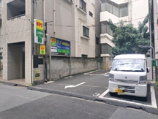 NPC24H新宿1丁目第7パーキング の写真 1