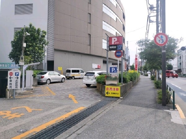 落合郵便局駐車場 の写真 1