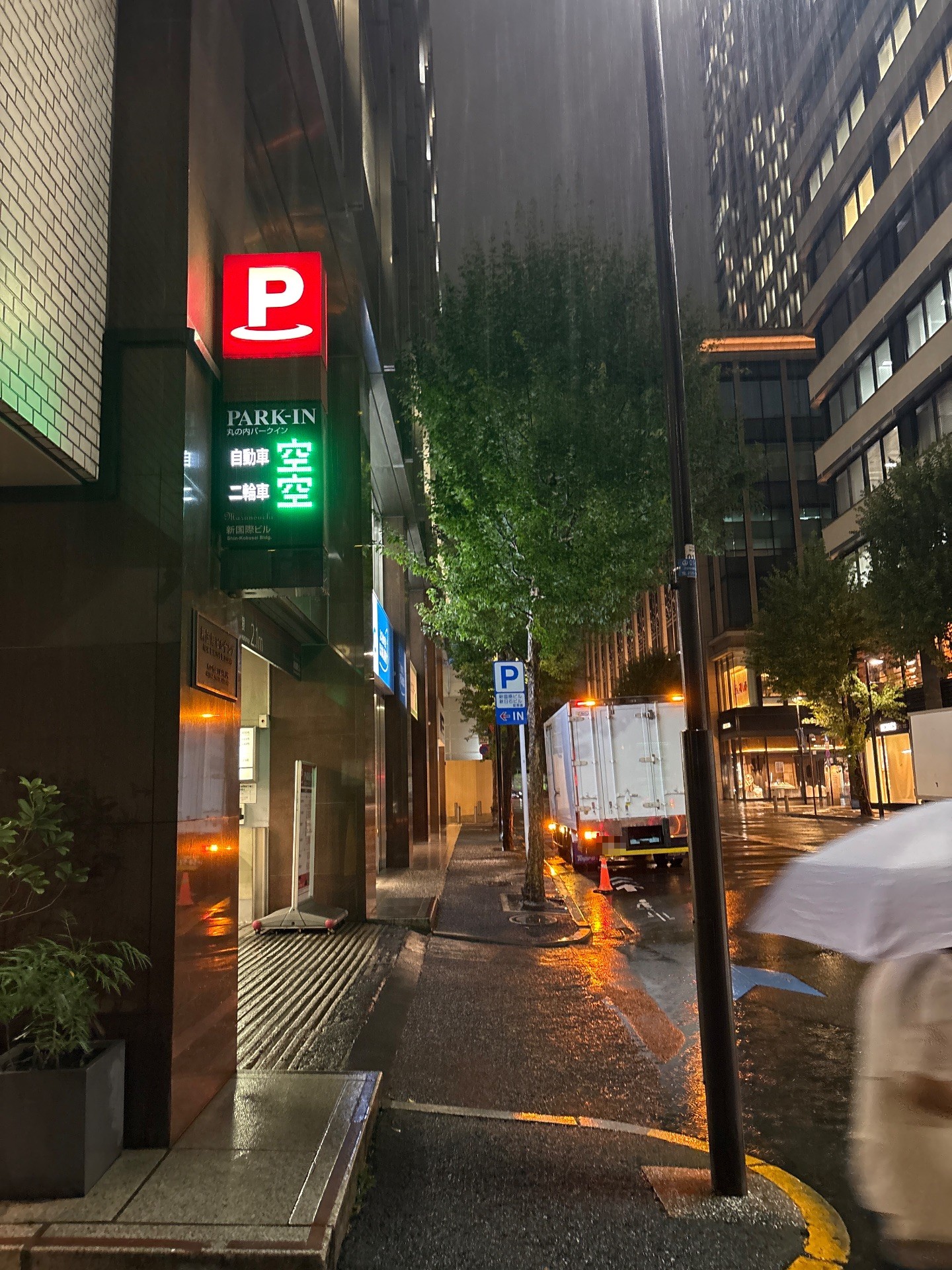 新国際ビル駐車場 の写真 1