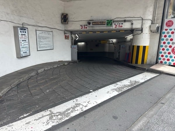 ニュー新橋ビル地下有料駐車場 の写真 2