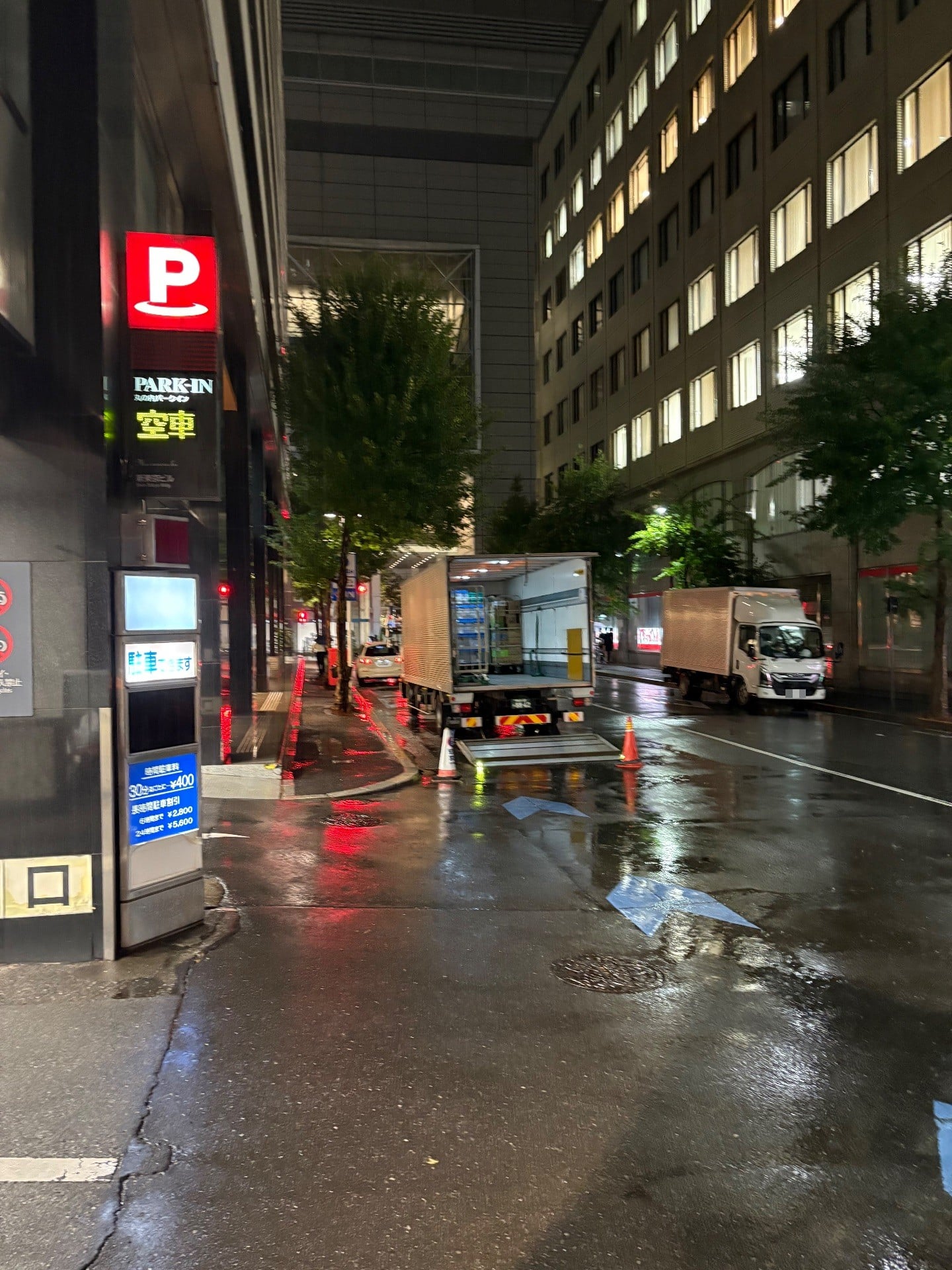 新東京ビル駐車場 の写真 1
