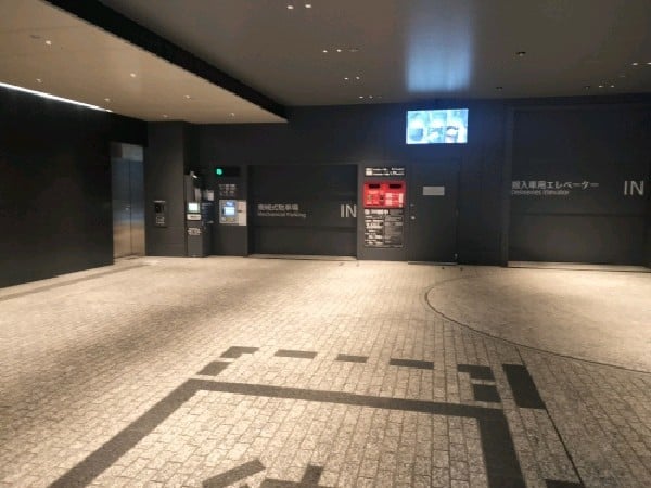 八重洲ダイビル駐車場 の写真 2