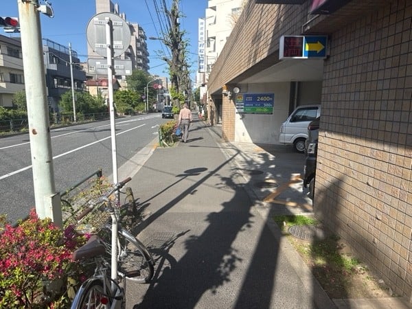 NPC24H鷹番3丁目パーキング の写真 1