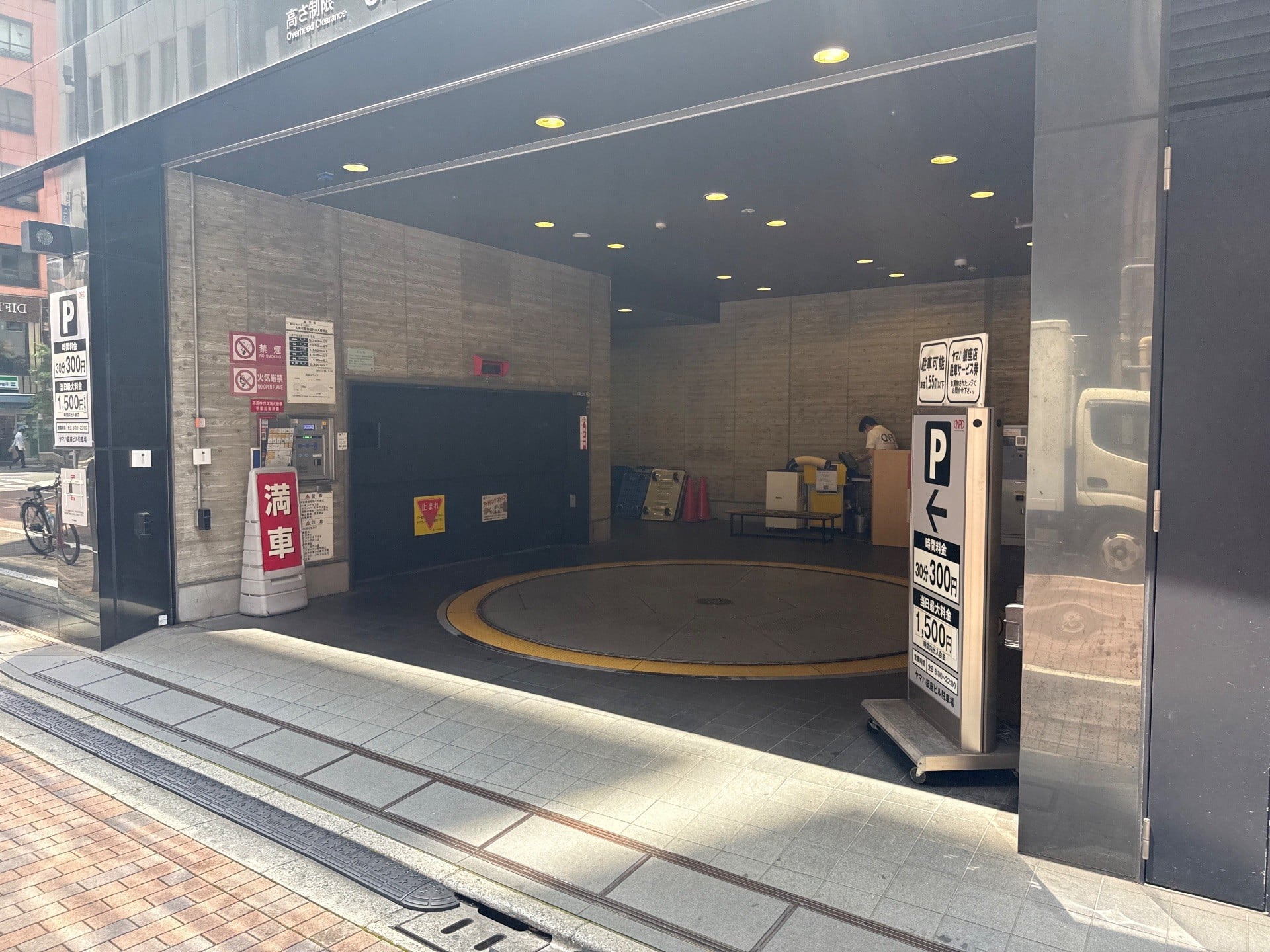 ヤマハ銀座ビル駐車場 の写真 2