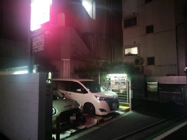 日本車庫 北参道DTビル駐車場 の写真 1