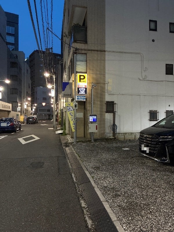 ユアー・パーキング新橋第4駐車場 の写真 1