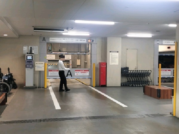日本橋三越本店 機械式駐車場 の写真 2