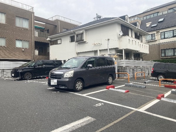 NBパーキング表参道第2 の写真 2