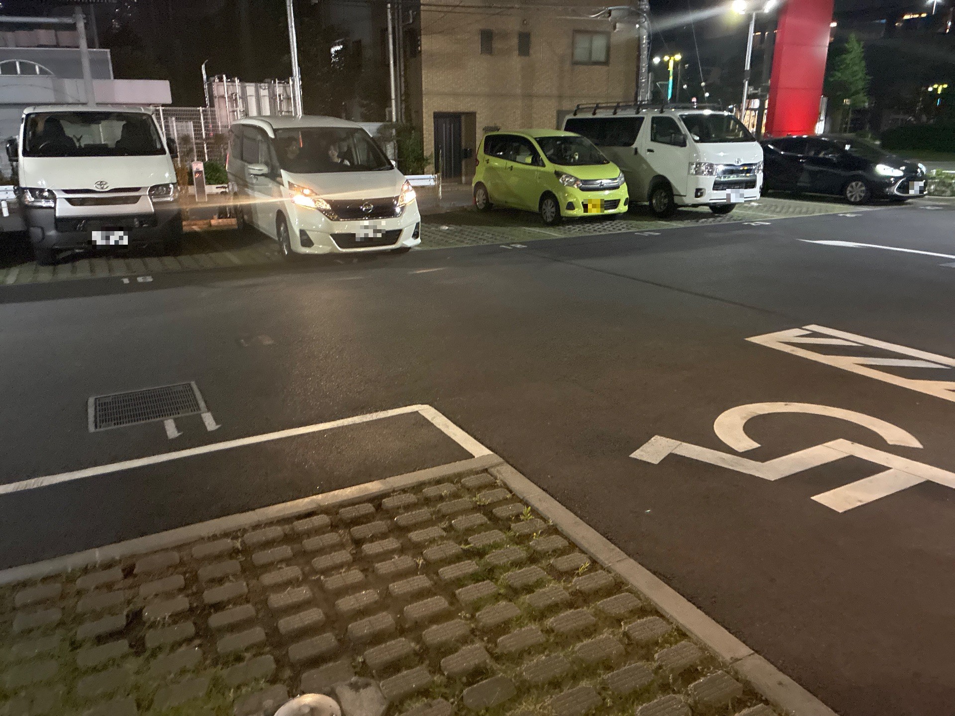 マクドナルド晴海通り豊洲店駐車場 の写真 2