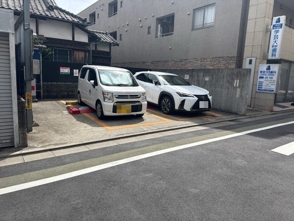 鷹番三丁目パーキング の写真 2
