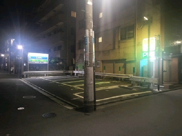 NPC24H西新宿7丁目第2パーキング の写真 1