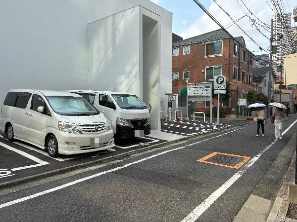 渋谷本町3丁目第4 三井のリパーク の写真 1