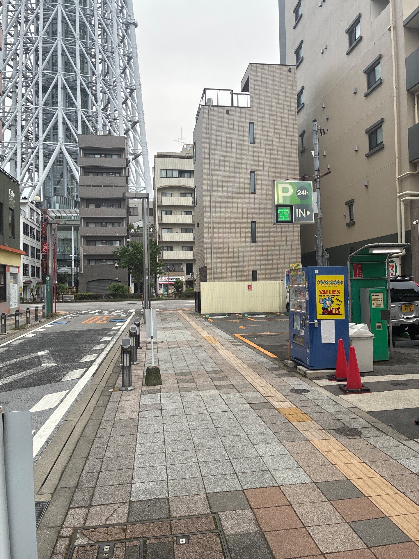 新タワー通りパーキング の写真 1