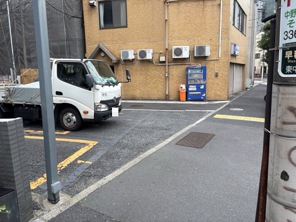 駐車場のパラカ の写真 1