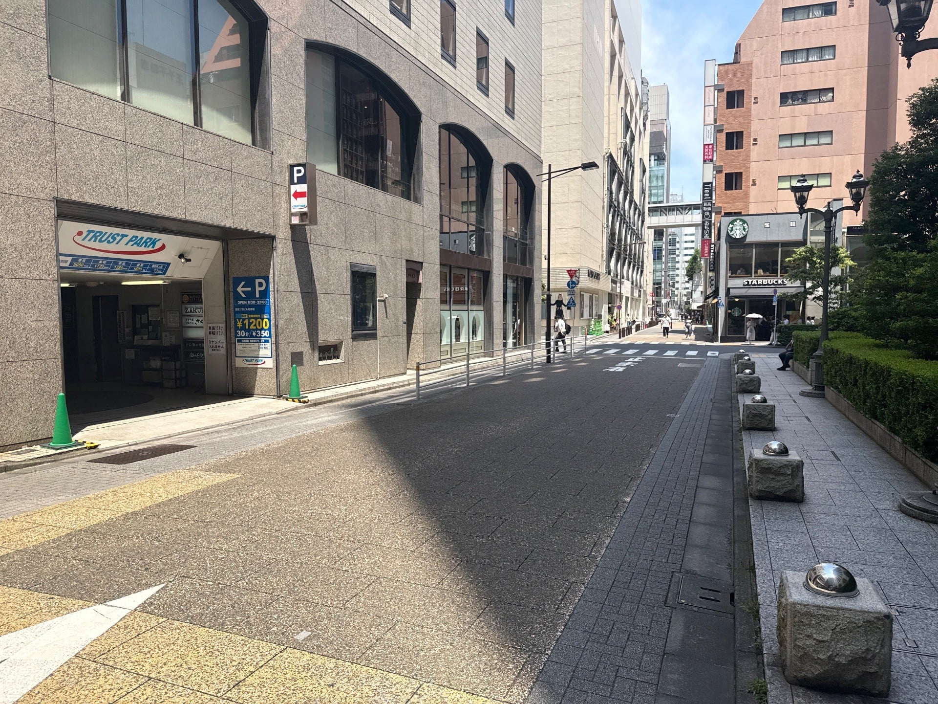 銀座三和ビル駐車場 の写真 1