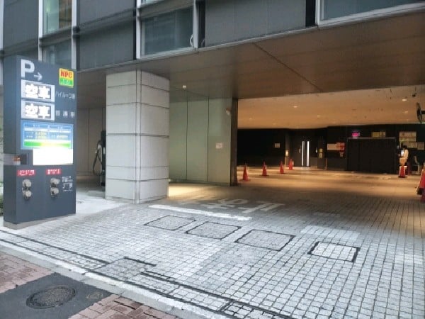 NPC24H東京建物八重洲ビルパーキング の写真 1