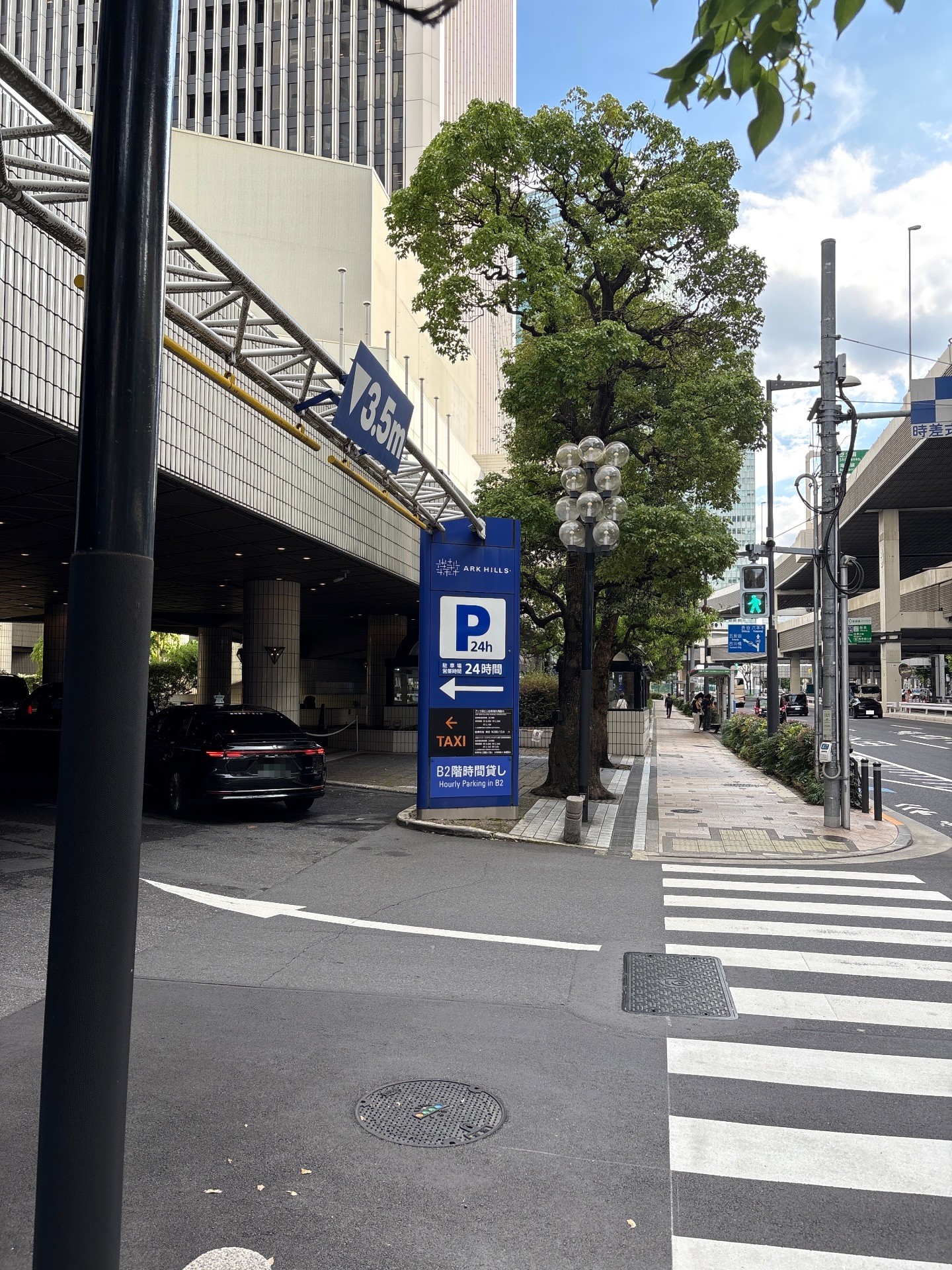 アーク森ビル駐車場 の写真 1