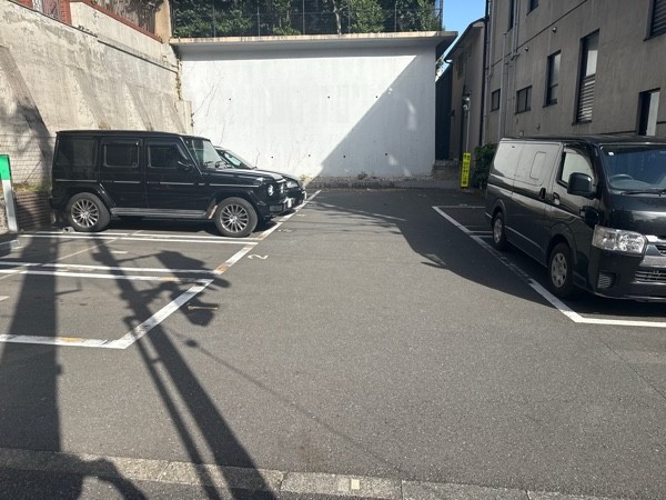 NPC24H南青山7丁目パーキング の写真 2