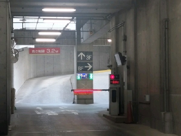 パークシティ伊勢丹1駐車場 の写真 2