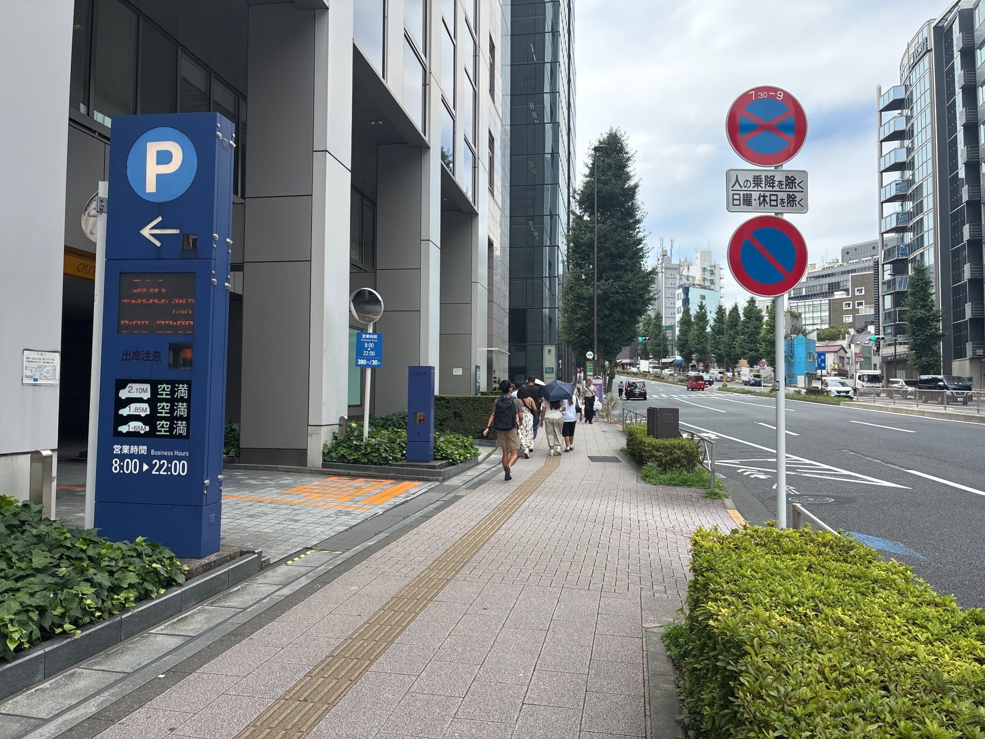 オランダヒルズ森タワー駐車場 の写真 1