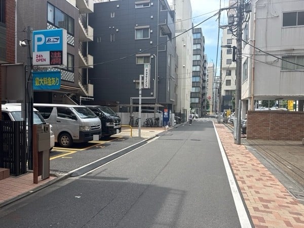 パークジャパン岩本町第6駐車場 の写真 1