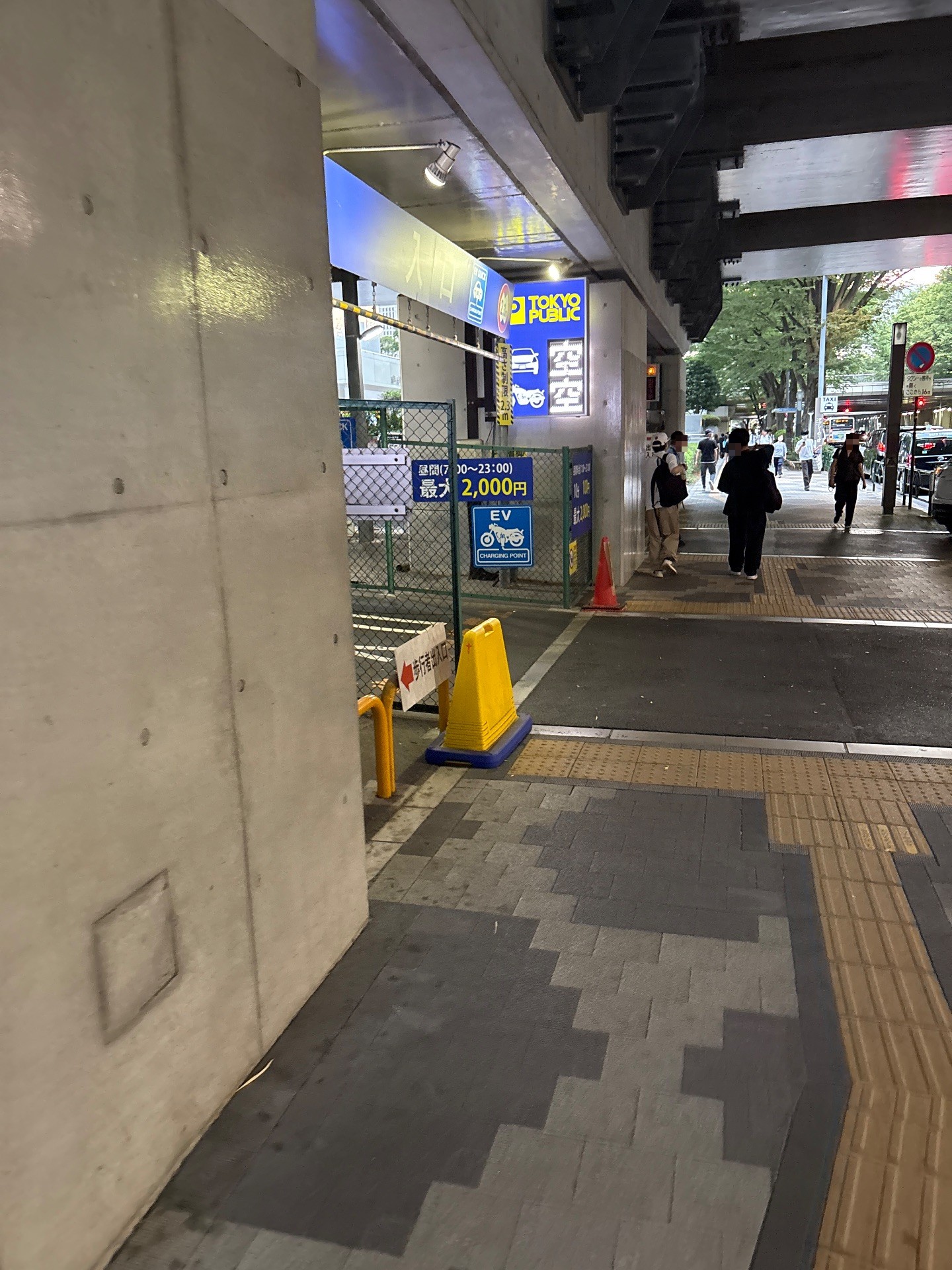 TOKYO PUBLIC 西新宿第四駐車場 の写真 1