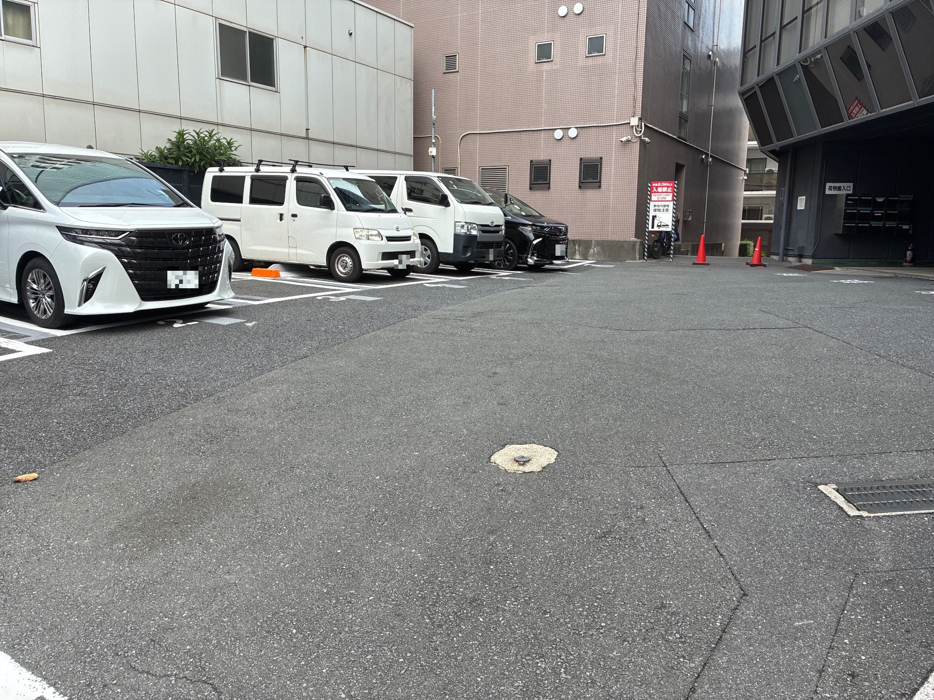 ナビパーク麻布台第1駐車場 の写真 2