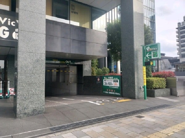 GSパーク青山通ビル駐車場 の写真 1