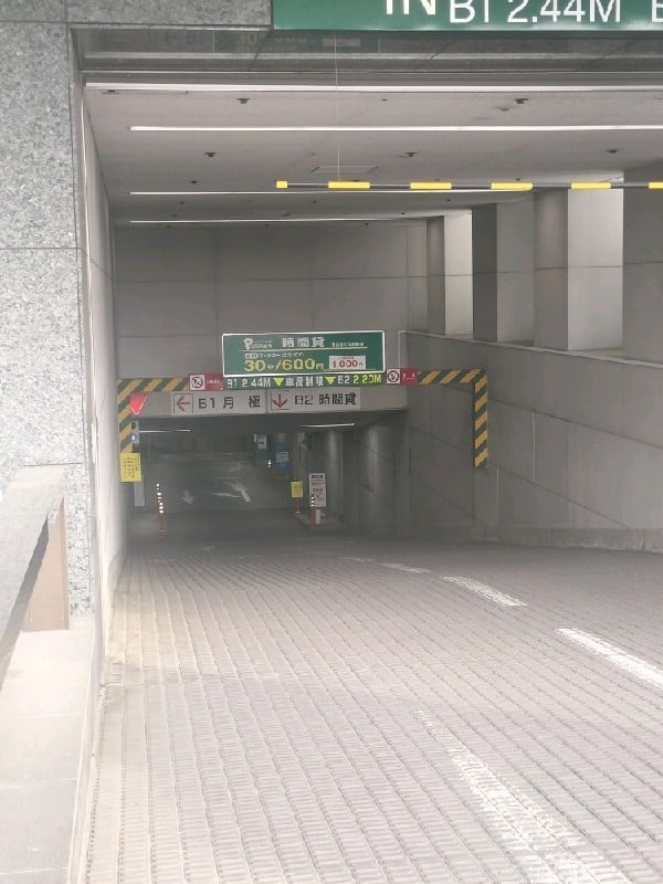 GSパーク青山通ビル駐車場 の写真 2
