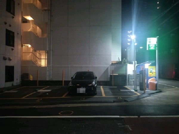 ピットイン 新宿1丁目駐車場 の写真 1