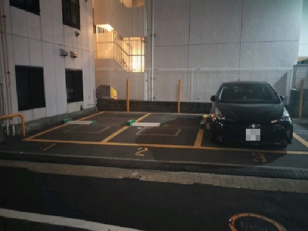 ピットイン 新宿1丁目駐車場 の写真 2