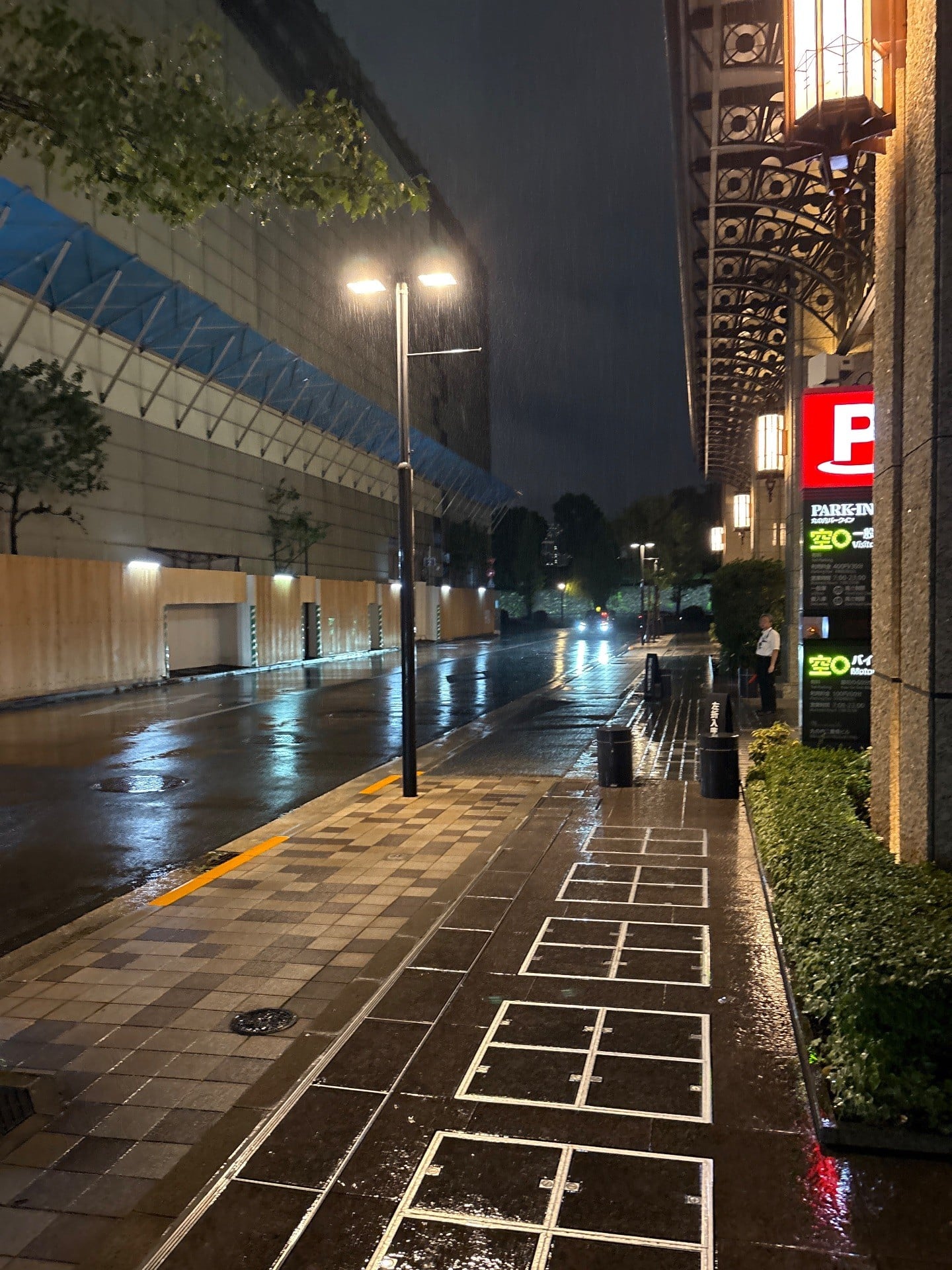 丸の内二重橋ビル駐車場 の写真 1