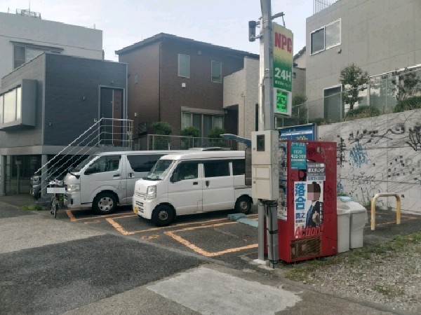 NPC24H北沢5丁目パーキング の写真 1