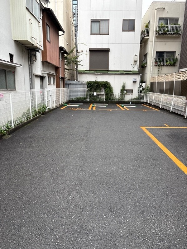 吉住ホーム第16駐車場 の写真 1