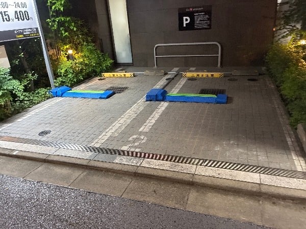 ビーフラット西新橋1丁目駐車場 の写真 2