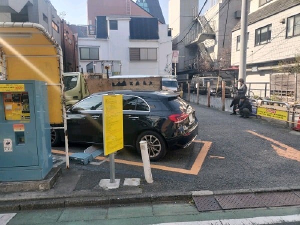 パートナ神宮前5丁目パーキング の写真 2