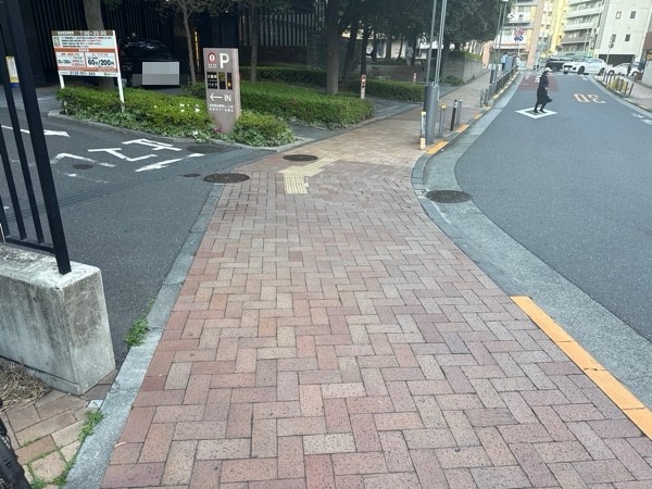 クロスエアタワー 駐車場 の写真 1