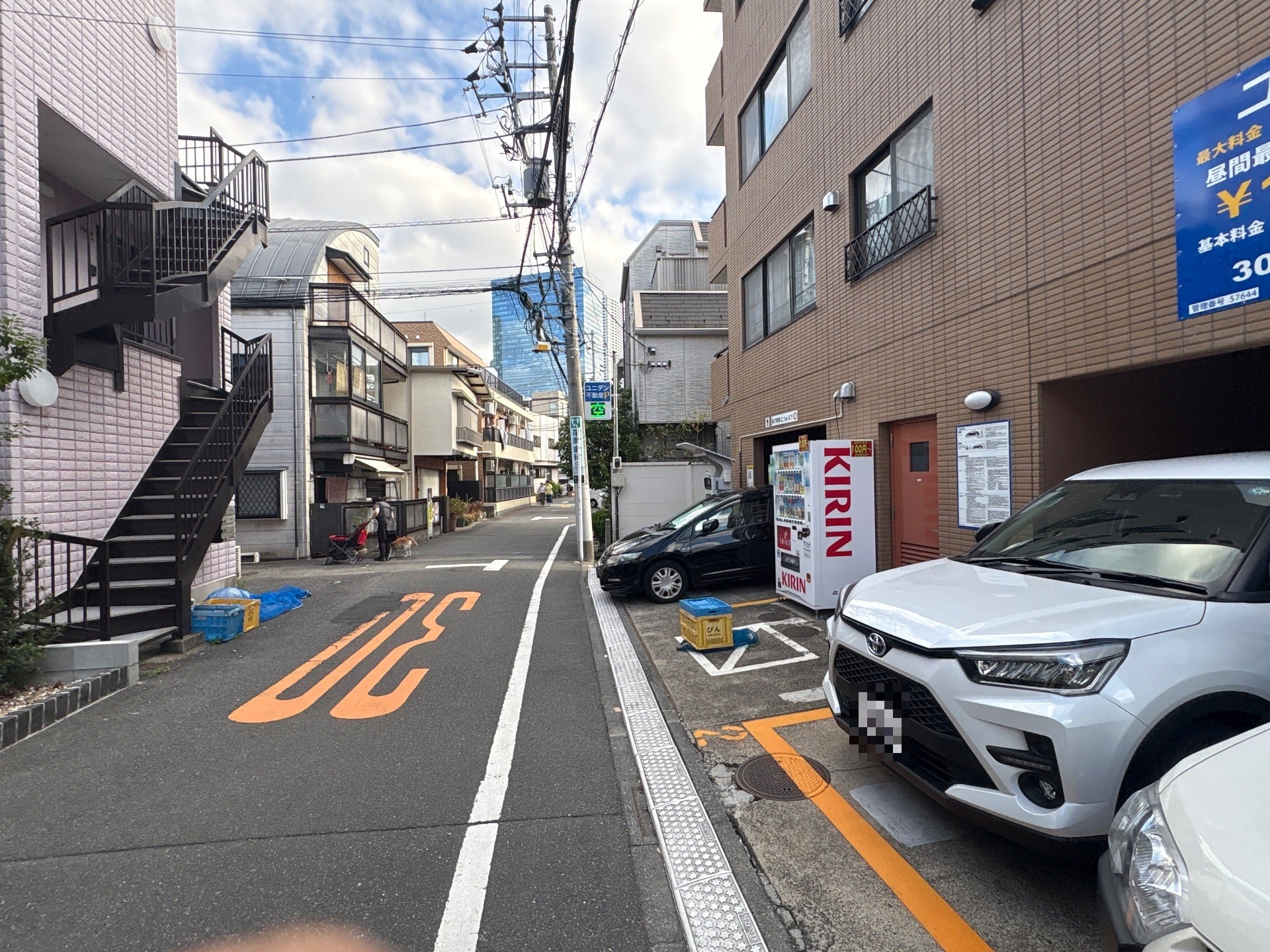 ユニデン不動産パーキング の写真 1