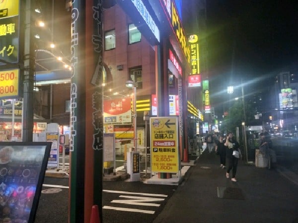 タイムズドン・キホーテ新宿店駐車場 の写真 1