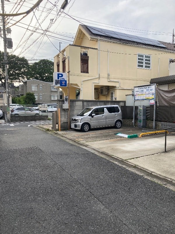 リロの駐車場 代沢3丁目 の写真 1