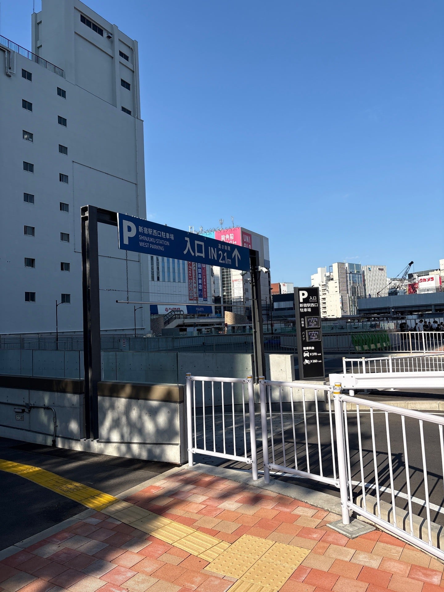新宿駅西口駐車場 の写真 1