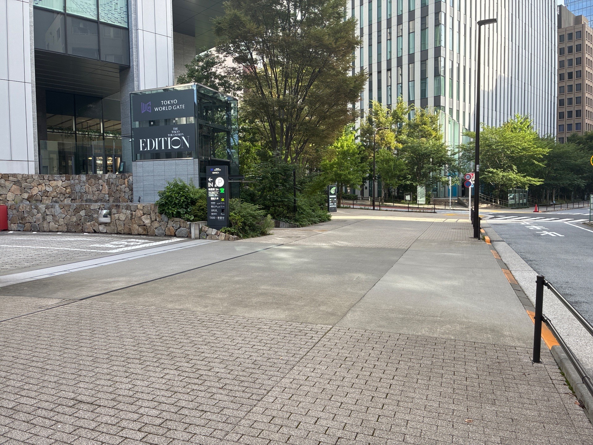 神谷町トラストタワー駐車場 の写真 1