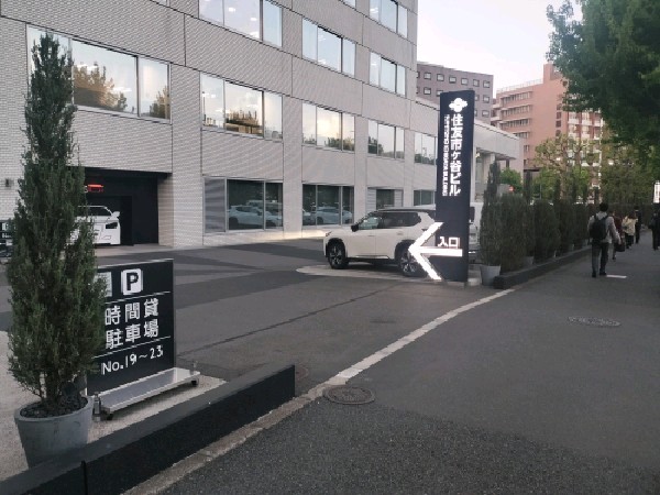 住友市ヶ谷ビル 時間貸駐車場 の写真 1