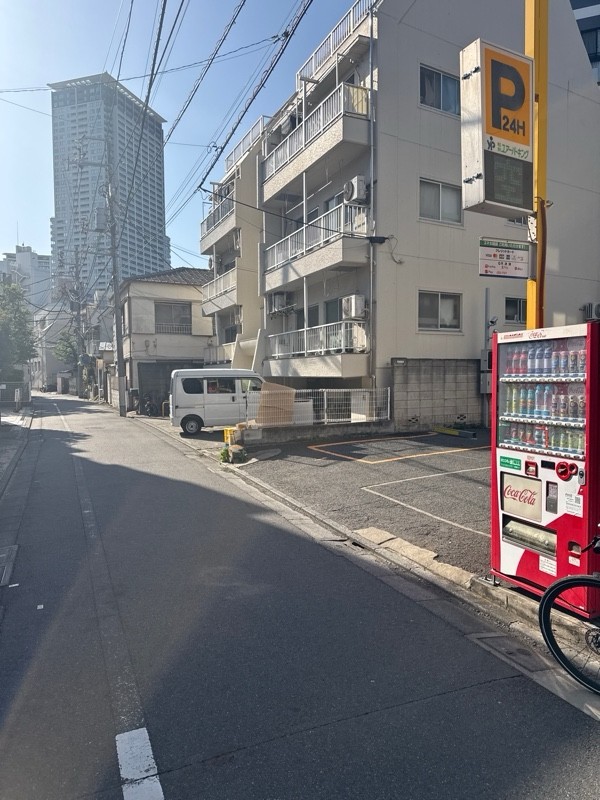 ユアー・パーキング目黒区青葉台第3駐車場 の写真 1