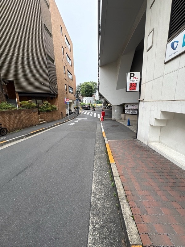 アコルデ代々木上原 第1駐車場 の写真 1