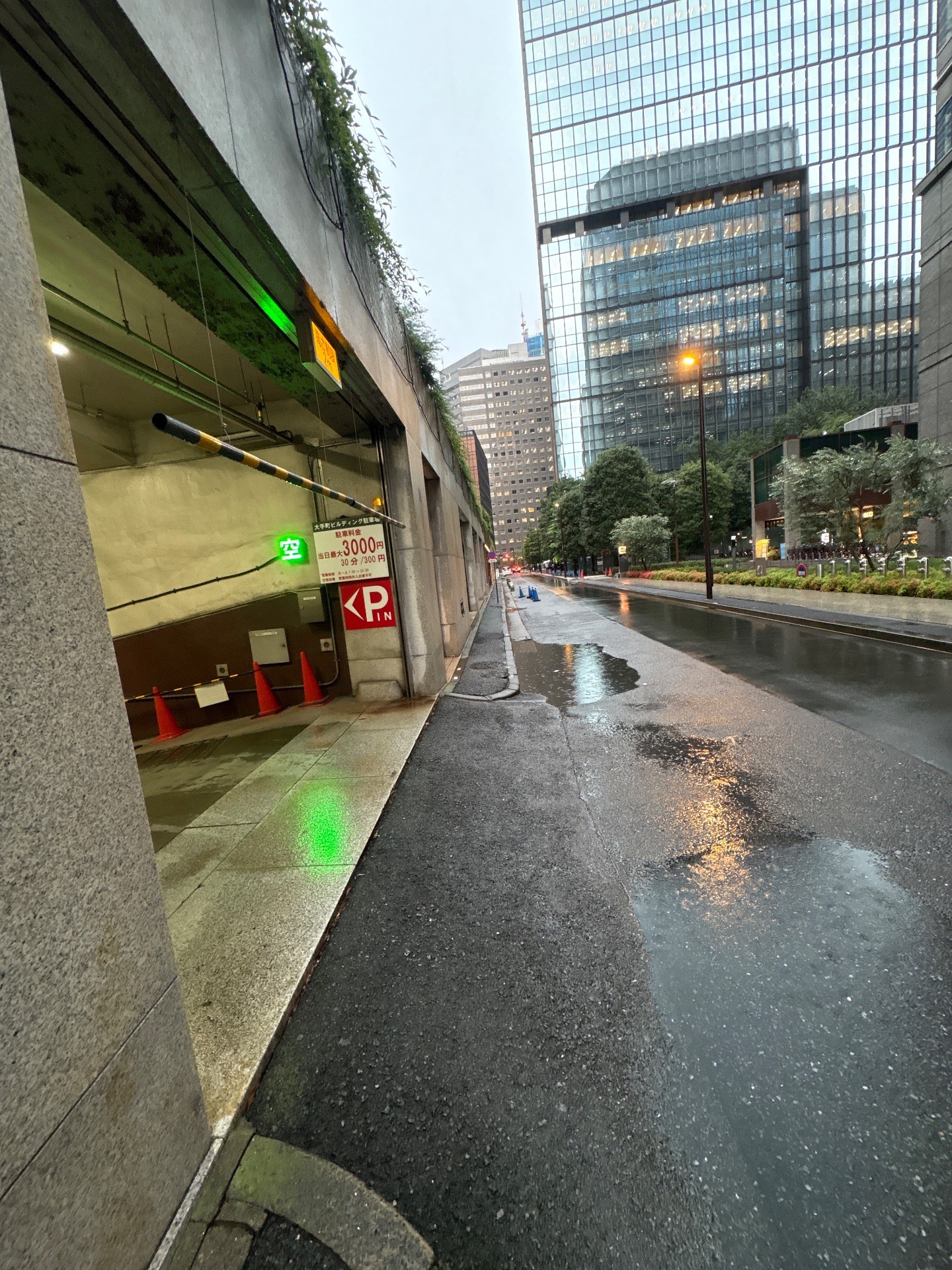 大手町ビル駐車場 の写真 1