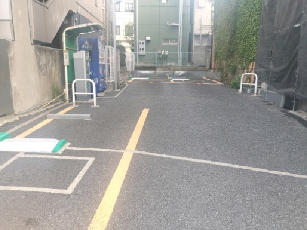 ユニマットパーキング西麻布1丁目第2 の写真 2
